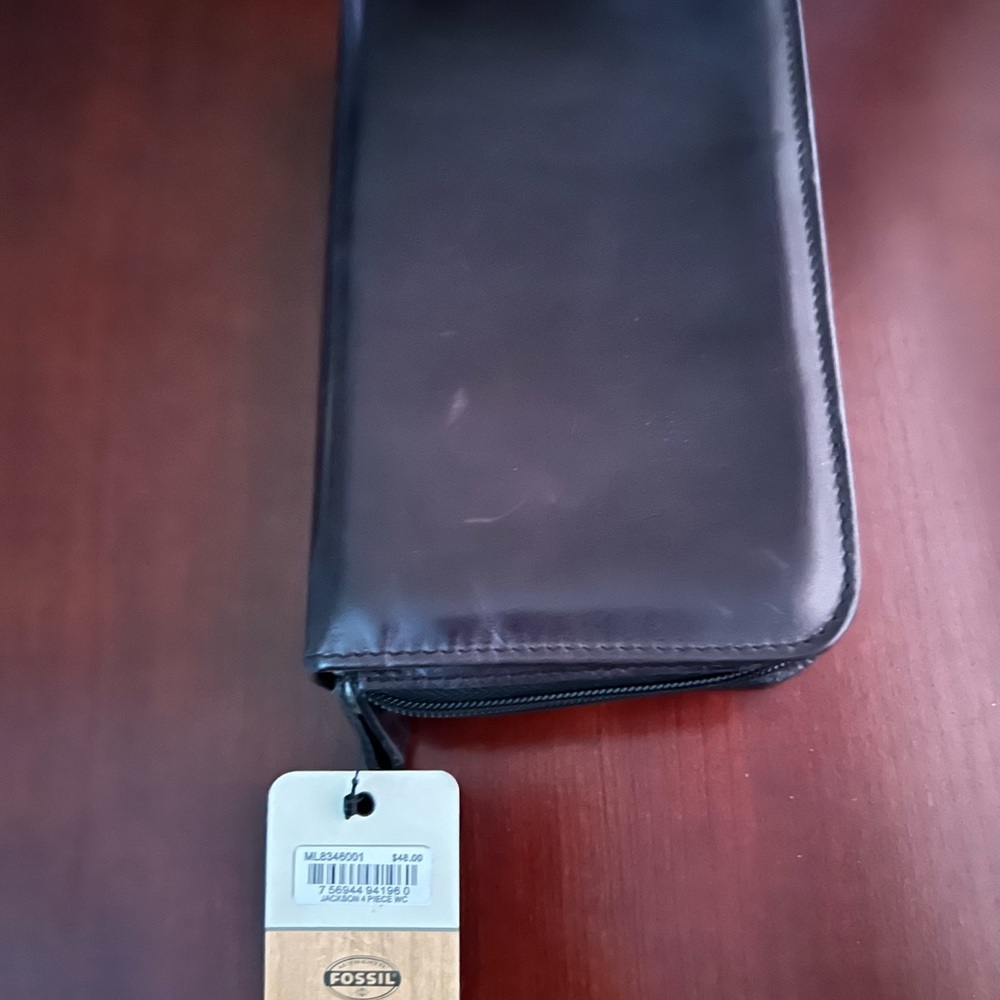 **RETIRED** Fossil leather watch case - Picture 3 of 3